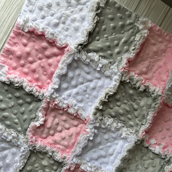 Baby girl rag quilt blanket / stroller car seat size - Picture 5 of 12